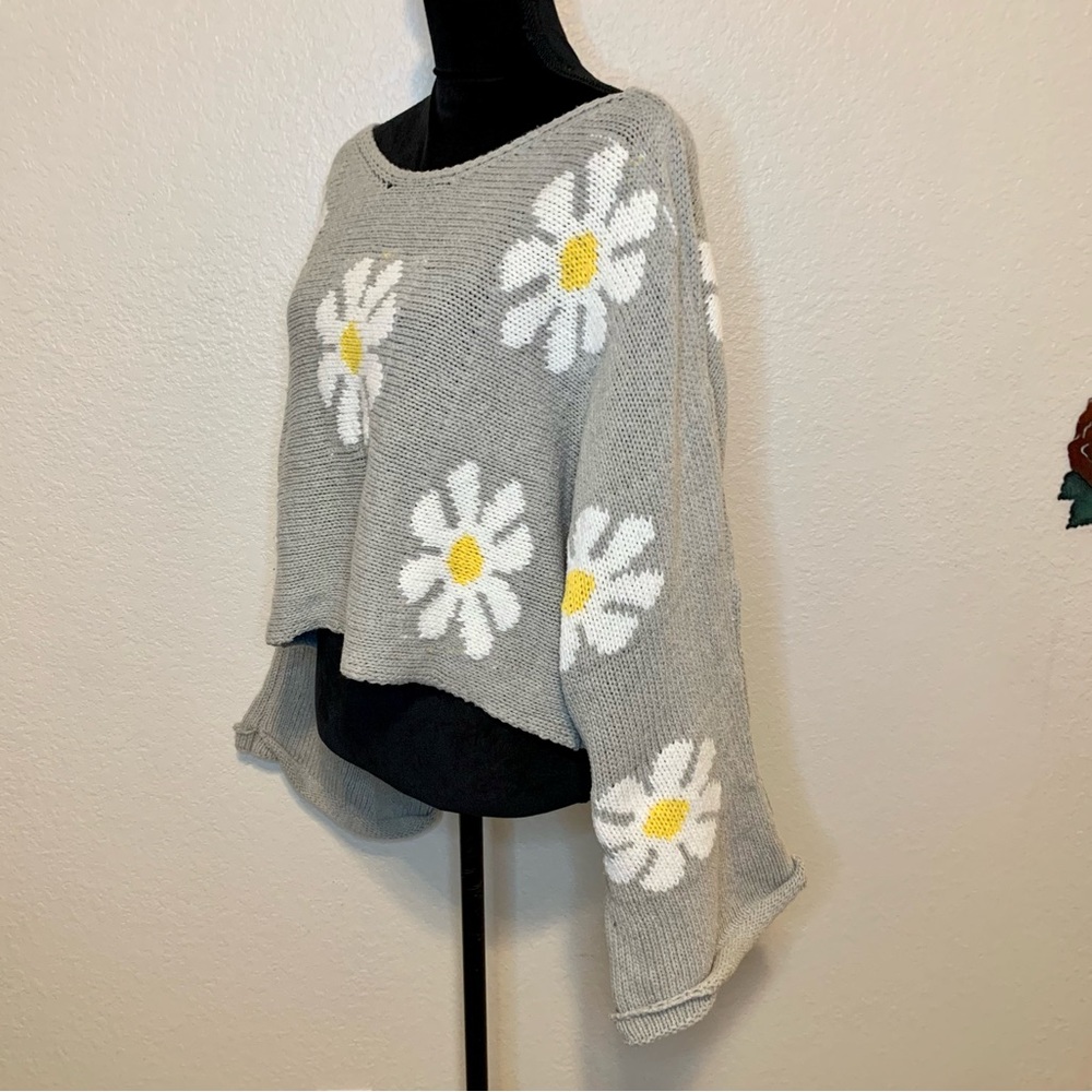 Storia Daisy Girl Cropped Sweater Bell Sleeves Gray White Yellow Size Medium - Picture 8 of 16